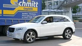2019-mercedes-glc-facelift-spy-photo.webp