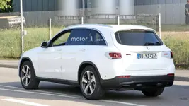 2019-mercedes-glc-facelift-spy-photo.webp