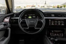 2d2a0a44-audi-e-tron-interior-4.webp