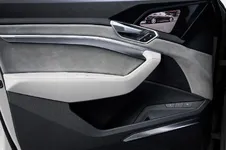 10a061af-audi-e-tron-interior-11.webp