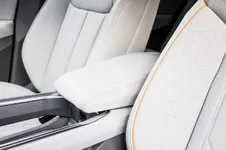 c87fb9a5-audi-e-tron-interior-14.webp
