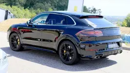 2020-porsche-cayenne-coupe-spy-photo.webp