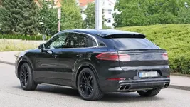 2020-porsche-cayenne-coupe-spy-photo.webp