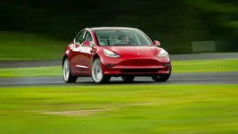 080118-teslamodel3-lrp-4179-1533312007.jpg?crop=1.00xw:0.846xh;0,0.webp