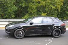 2020-porsche-cayenne-coupe-hits-nurburgring-prototype-shows-active-rear-wing_3.webp