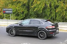 2020-porsche-cayenne-coupe-hits-nurburgring-prototype-shows-active-rear-wing_5.webp