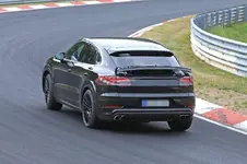 2020-porsche-cayenne-coupe-hits-nurburgring-prototype-shows-active-rear-wing_14.webp