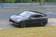 2020-porsche-cayenne-coupe-hits-nurburgring-prototype-shows-active-rear-wing_16.webp