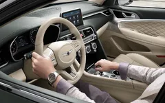 genesis-g70-gallery-in-10.webp