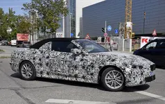 new-bmw-4-series-convertible-spotted-in-traffic-shows-soft-top-and-z4-grille_6.webp