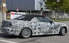 new-bmw-4-series-convertible-spotted-in-traffic-shows-soft-top-and-z4-grille_9.webp