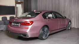 bmw-750li-xdrive-rose-quartz.webp