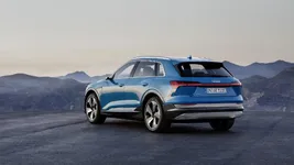 yq70Yaudi-e-tron.webp