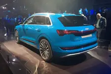 audi_e-tron_reveal_blue_static_1.webp