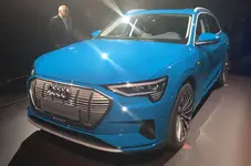 audi_e-tron_reveal_blue_static_4.webp