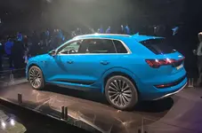 audi_e-tron_reveal_blue_static_3.webp