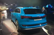 audi_e-tron_reveal_blue_static_2.webp