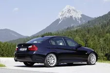 P90190494_lowRes_bmw-e90-07-2015.webp