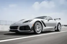 2019-Chevrolet-Corvette-ZR1-front-three-quarter-in-motion-03.webp