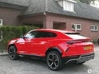 0062e20d-lambo-urus-looks-wicked-in-red-4.webp