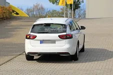 2020-opel-insignia-facelift-makes-spyshots-debut-as-camouflaged-wagon_9.webp
