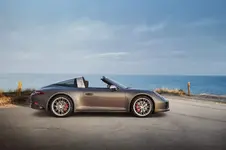 35895870-porsche-911-targa-4-gts-exclusive-manufaktur-edition-10.webp