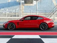 Porsche-Panamera_GTS-2019-800-04.webp