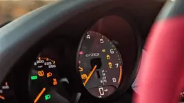 2018-Porsche-911-GT2-RS-instrument-cluster.webp