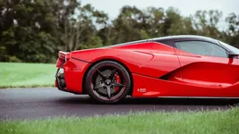 8a9bfedd-2016-ferrari-laferrari-aperta-kissimmee-auction-24.webp