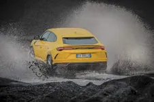 2307fb88-lamborghini-sends-urus-to-iceland-25.webp