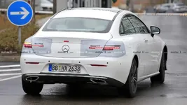 mercedes-e-class-coupe-facelift-spy-photo (6).webp