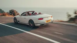 2019-bentley-continental-gt-convertible-unveiled-207-mph-luxury-droptop.webp