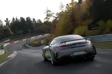 97-mercedes-amg-gt-2018-la-reveal-track-rear.webp