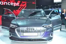 65f73938-audi-etron-suv-la-livepics-8.webp
