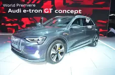 77e7b121-audi-etron-suv-la-livepics-1.webp