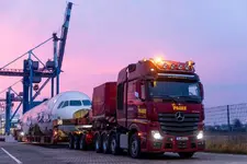 Spectacular-Airbus-transport-with-a-Mercedes-Benz-Actros-4163-SLT-heavy-haulage-tractor-unit.webp