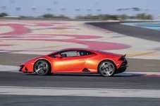 25-lamborghini-huracan-evo-2019-fd-track-side.webp