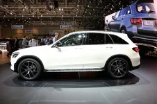 a9f2ad00-mercedes-benz-glc-facelift-at-2019-geneva-motor-show-6.webp
