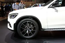 2b33f89b-mercedes-benz-glc-facelift-at-2019-geneva-motor-show-7.webp