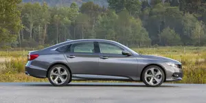 2018_honda_accord_touring_2.0t_041.webp