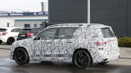 mercedes-amg-glb-35-spy-photo.webp