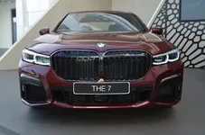 2019-BMW-M760Li-Facelift-G12-LCI-Aventurin-Rot-Individual-02-1024x678.webp