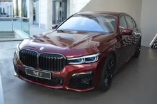 2019-BMW-M760Li-Facelift-G12-LCI-Aventurin-Rot-Individual-14-1024x678.webp