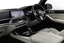 p90343764_highres_the-bmw-x7-30d.webp
