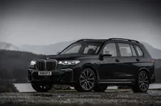 BMW-X7-m50d-black-color-38.webp