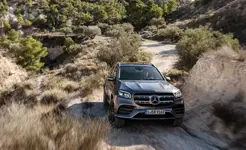 2020-mercedes-benz-gls-class-107-1555427804.jpg?crop=0.741xw:0.679xh;0.138xw,0.webp