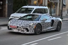 f4c37531-2020-mclaren-grand-tourer-spied-tight-camo-7.webp
