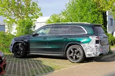 2020-mercedes-amg-gls-63-shows-awesome-emerald-green-paint_5.webp