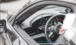 Porsche-Taycan-Production-Interior2.webp