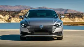 2019-Volkswagen-Arteon-SE-09.webp